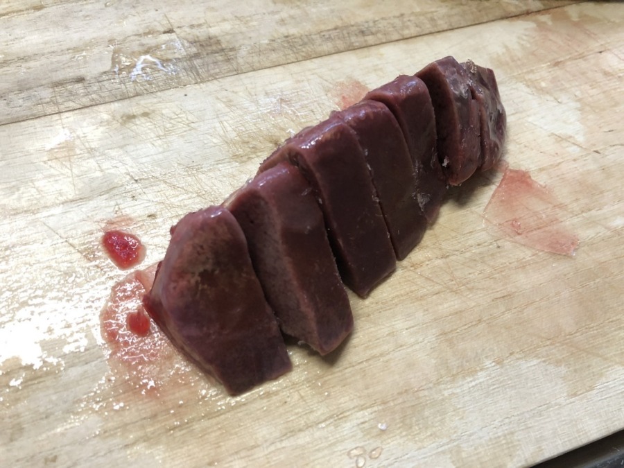 鹿の肝臓はいかが？わりと臭みなく美味。